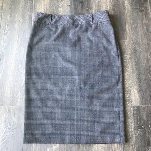 2/$15 Le Chateau Pencil Skirt size 5/6 Grey Plaid